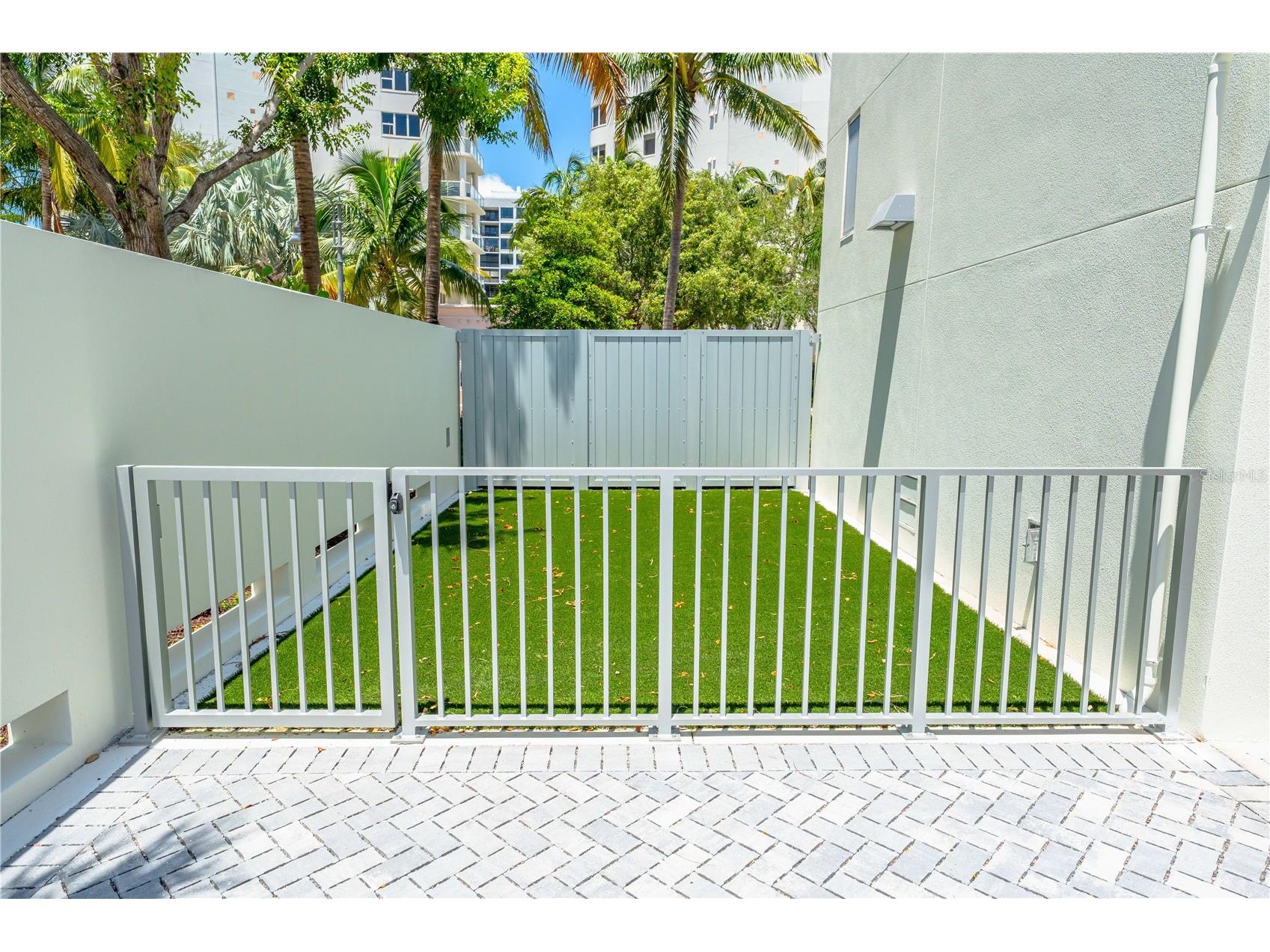 111 Golden Gate #801PH Sarasota FL 34236 A4685716 image58