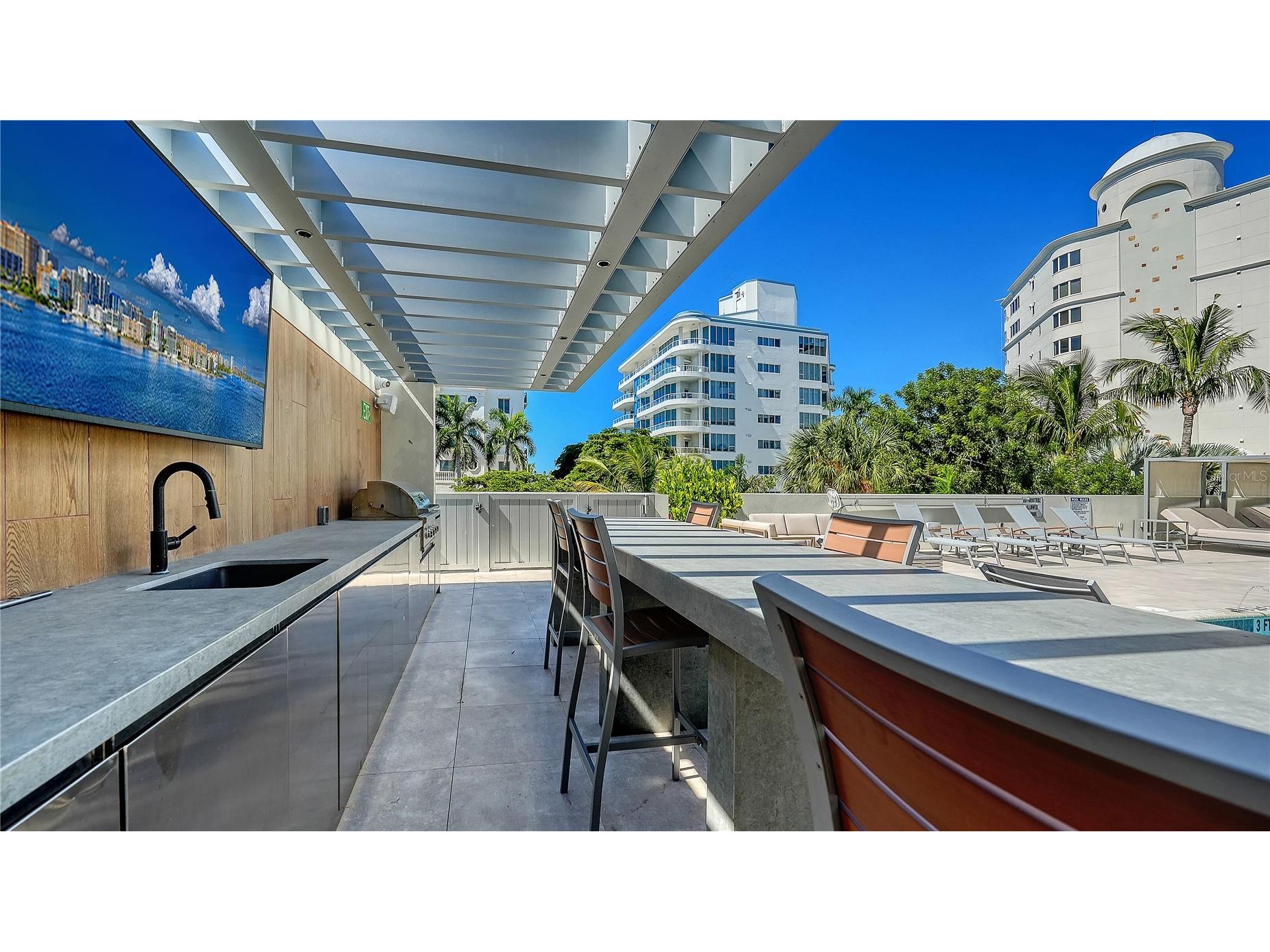111 Golden Gate #801PH Sarasota FL 34236 A4685716 image64