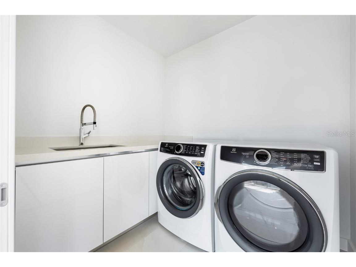 111 Golden Gate Point #303 Sarasota FL 34236 A4667826 image31