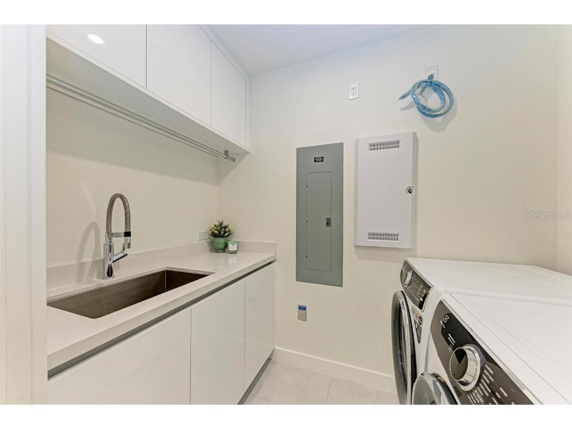 111 Golden Gate Point #402 Sarasota FL 34236 A4628715 image44