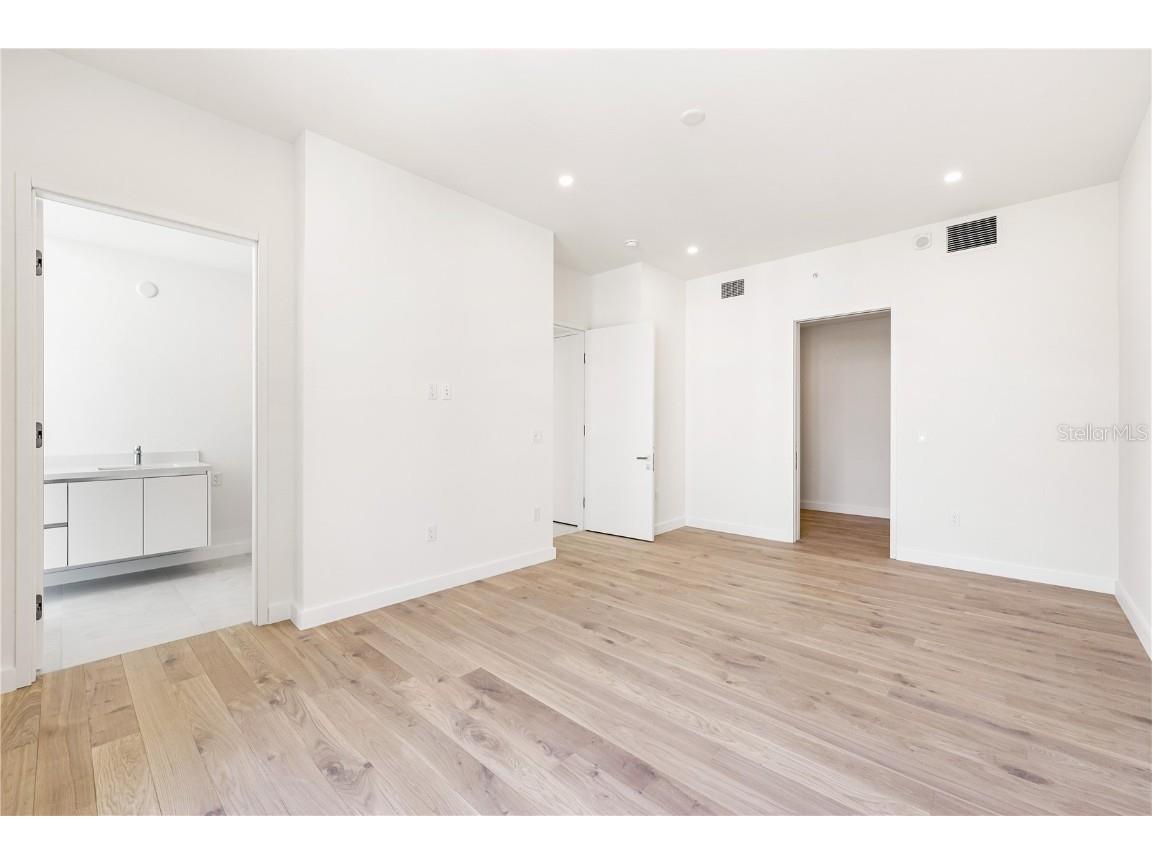 111 Golden Gate Point #602 Sarasota FL 34236 A4674587 image27