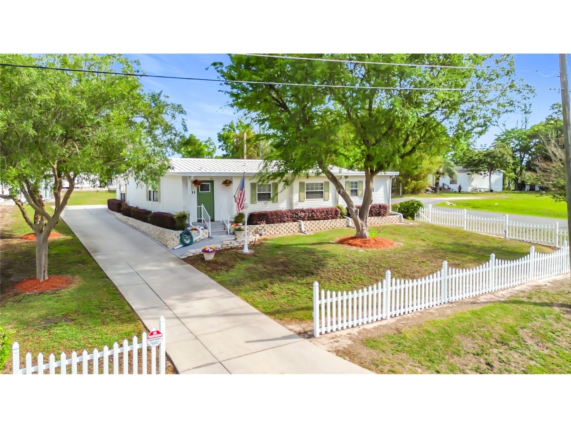 111 Mark Avenue Lady Lake FL 32159 G5110463 image1
