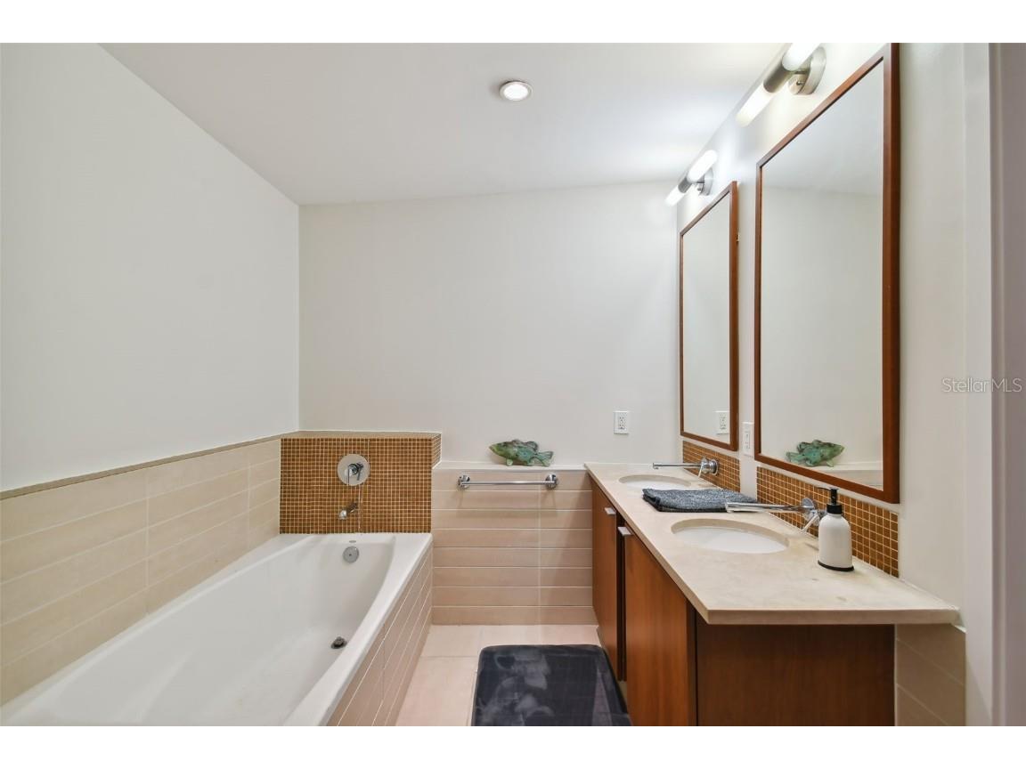 111 N 12th Street #1414 Tampa FL 33602 TB8416631 image16