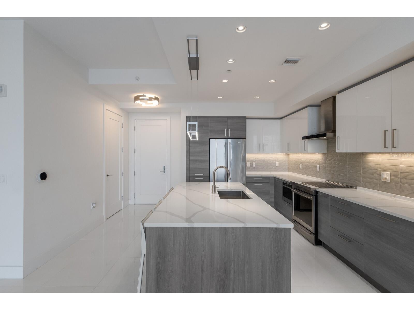 111 S Pineapple Avenue #1021 Sarasota FL 34236 A4688715 image4