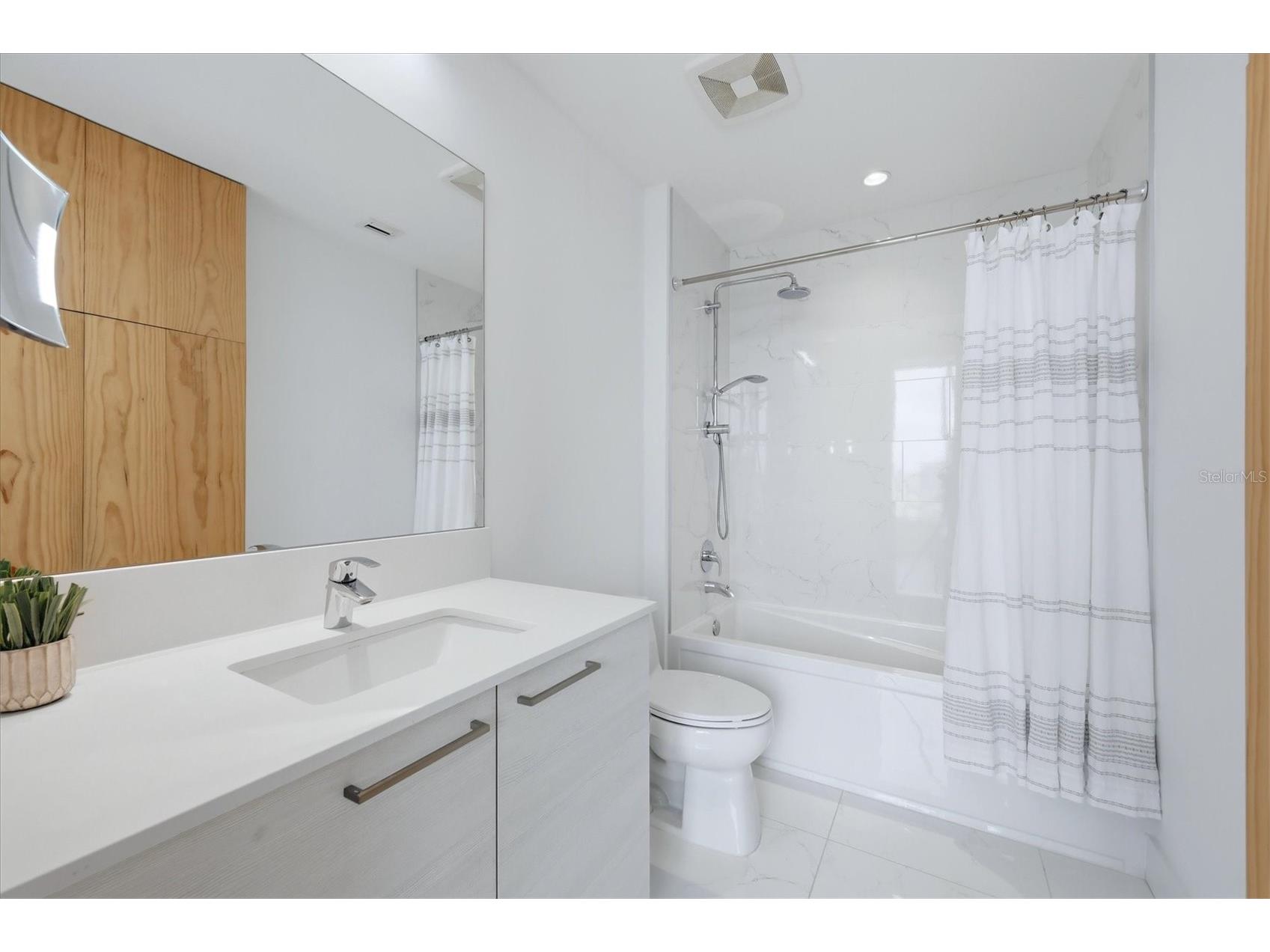 111 S Pineapple Avenue #1103 Sarasota FL 34236 A4696491 image27