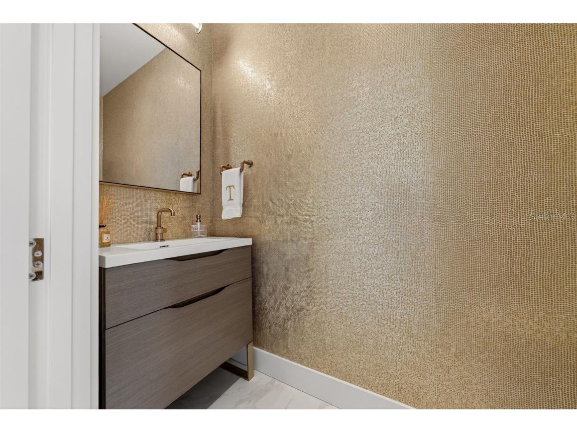 111 S Pineapple Avenue #615 Sarasota FL 34236 - SARASOTA BAY A4665498 image9