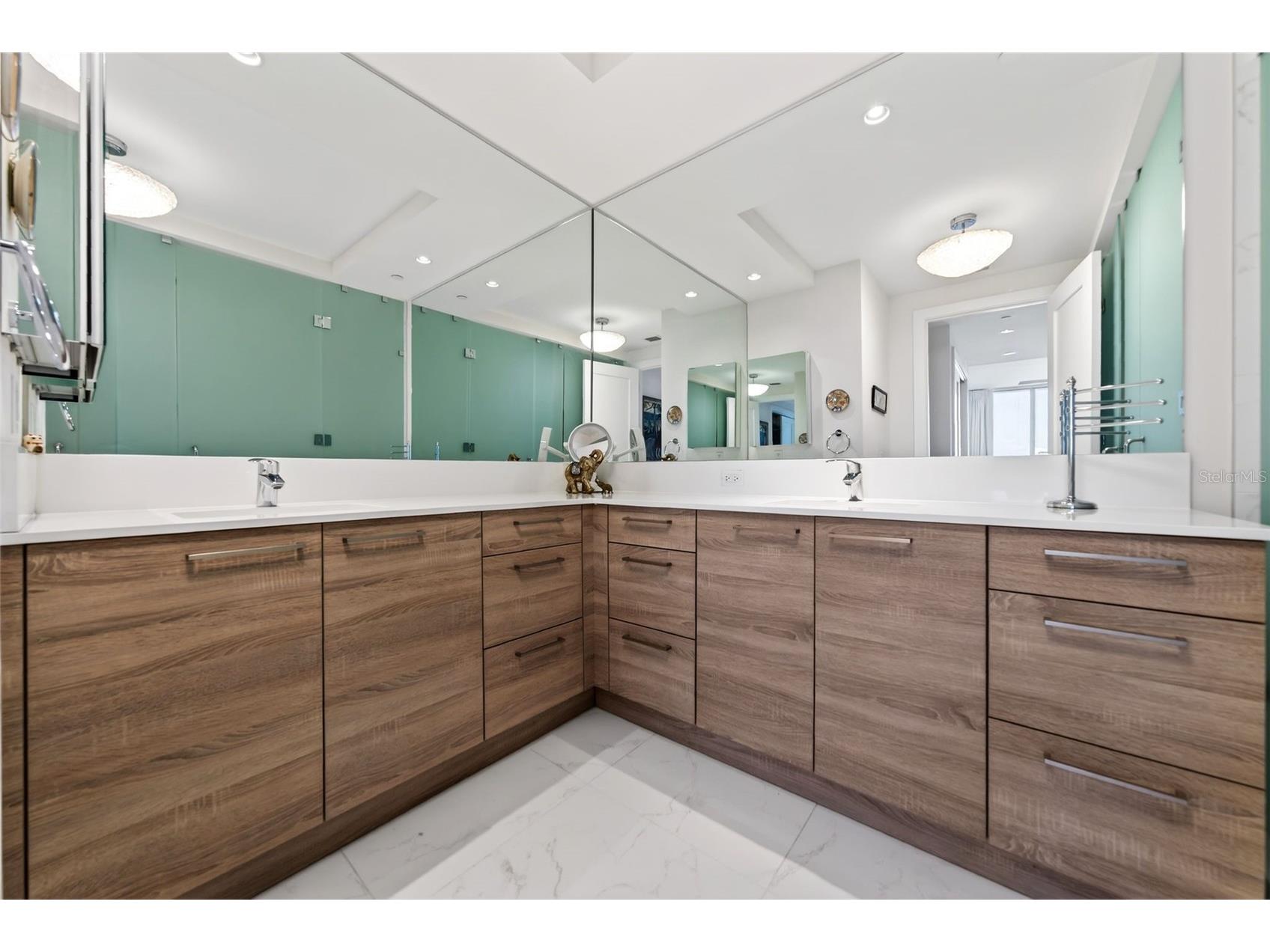 111 S Pineapple Avenue #806 Sarasota FL 34236 A4687850 image39