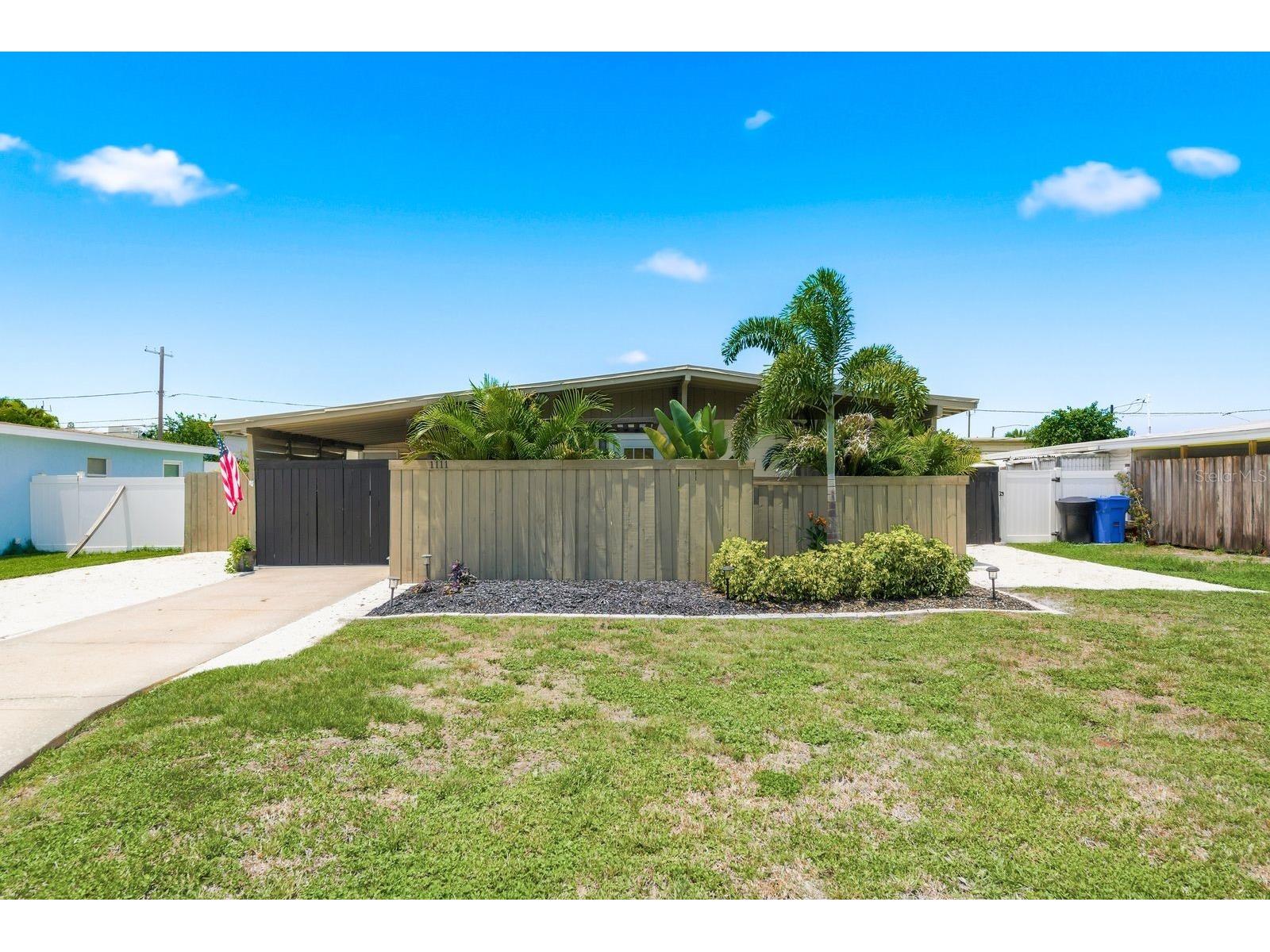 1111 61st Avenue N Saint Petersburg FL 33703 TB8517438 image1