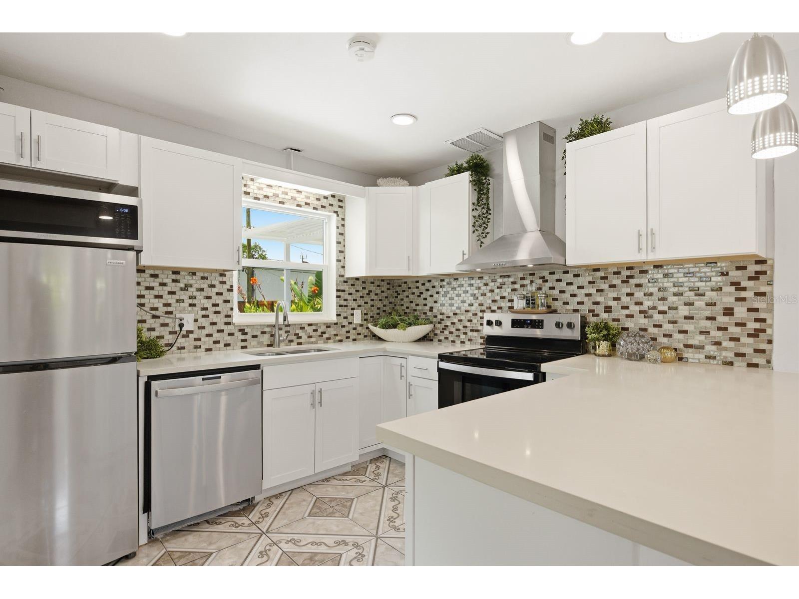 1111 61st Avenue N Saint Petersburg FL 33703 TB8517438 image12