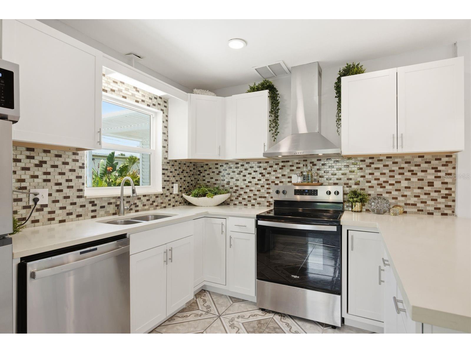 1111 61st Avenue N Saint Petersburg FL 33703 TB8517438 image13