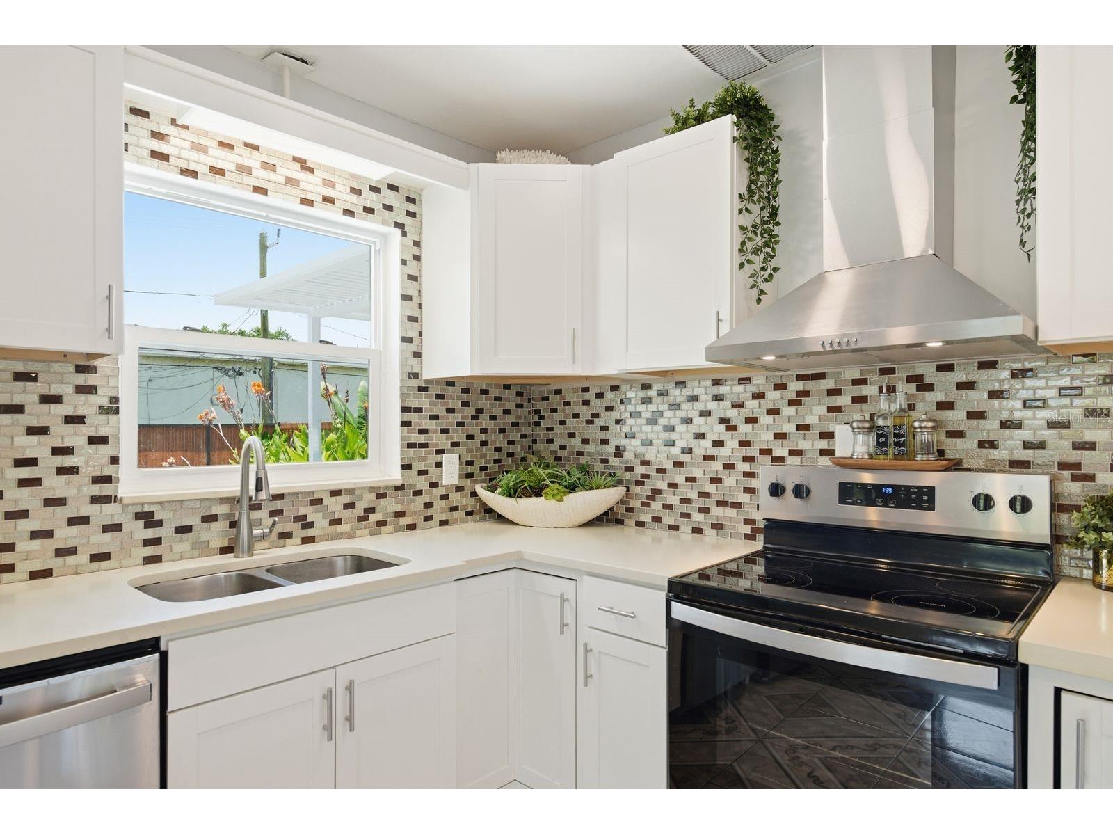 1111 61st Avenue N Saint Petersburg FL 33703 TB8517438 image14