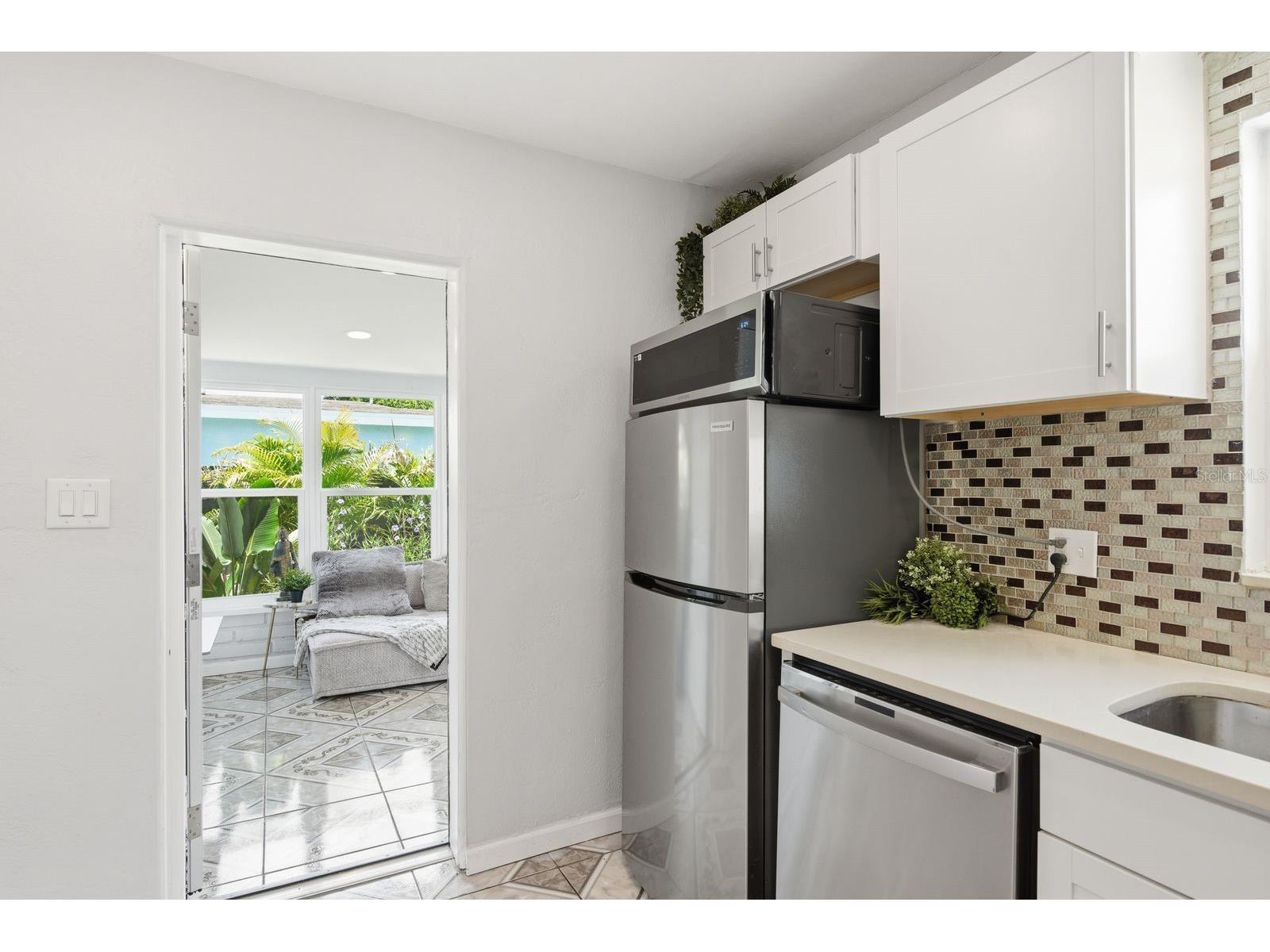 1111 61st Avenue N Saint Petersburg FL 33703 TB8517438 image15