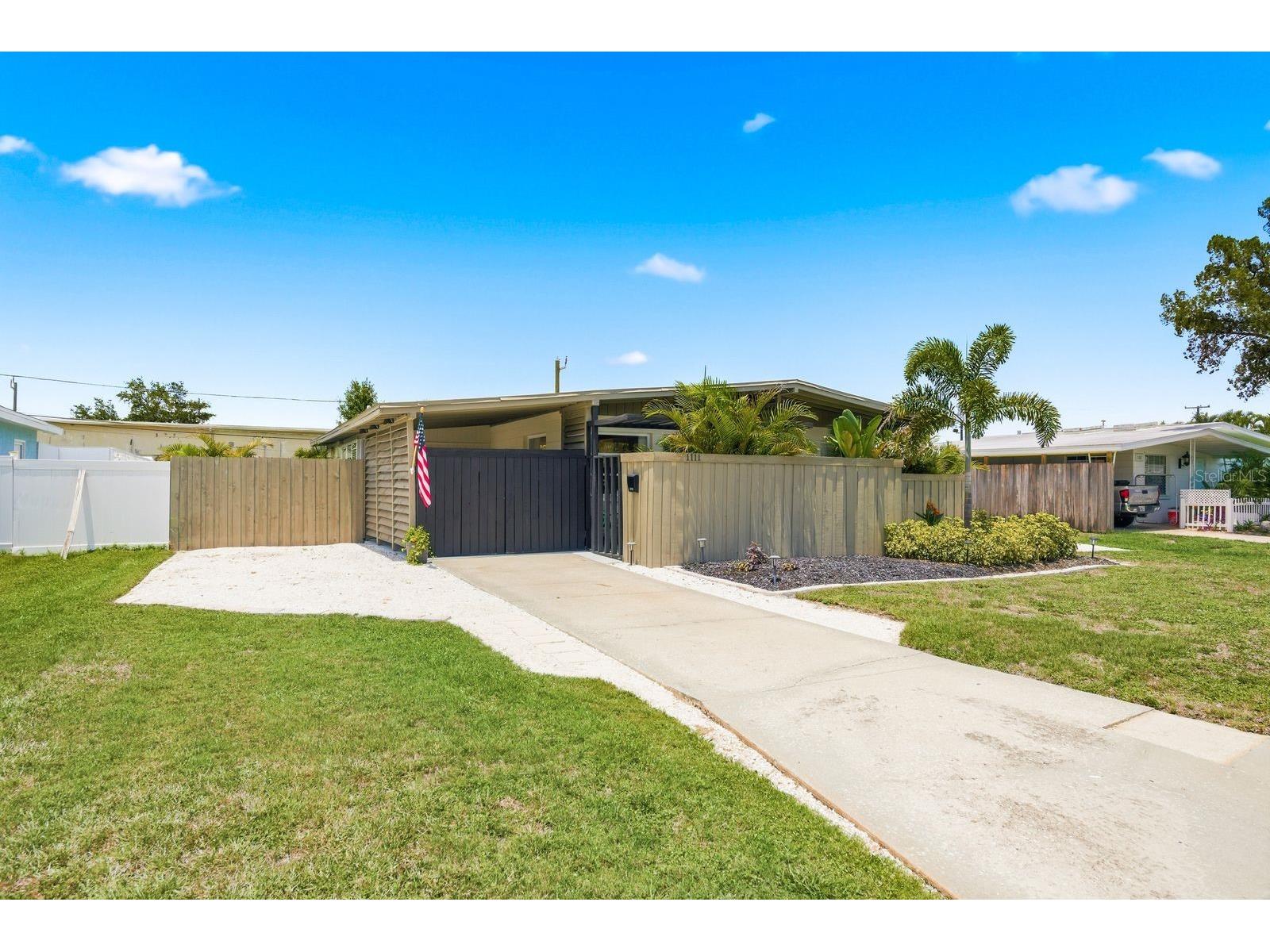 1111 61st Avenue N Saint Petersburg FL 33703 TB8517438 image2