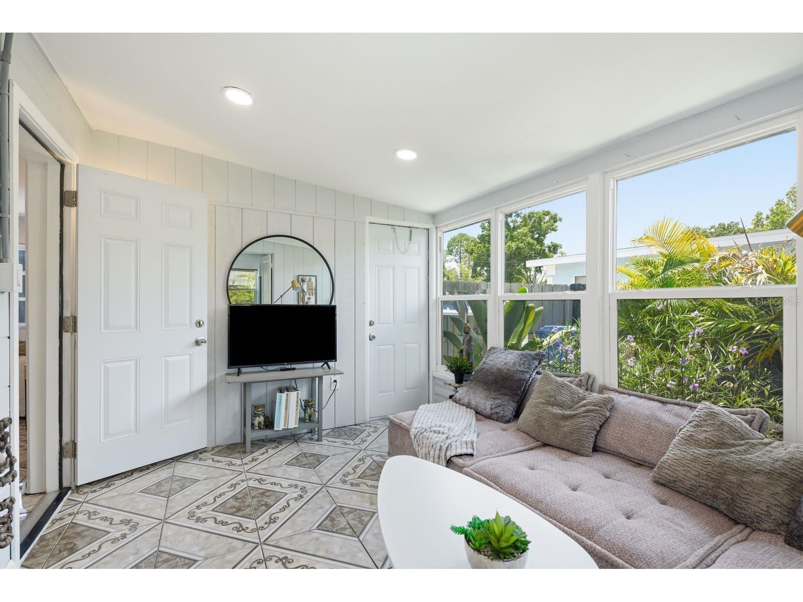 1111 61st Avenue N Saint Petersburg FL 33703 TB8517438 image22