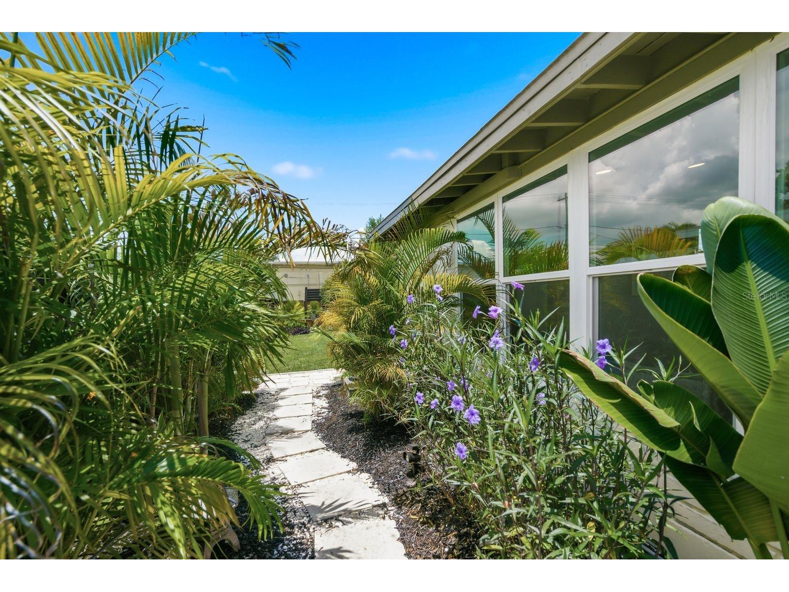 1111 61st Avenue N Saint Petersburg FL 33703 TB8517438 image40