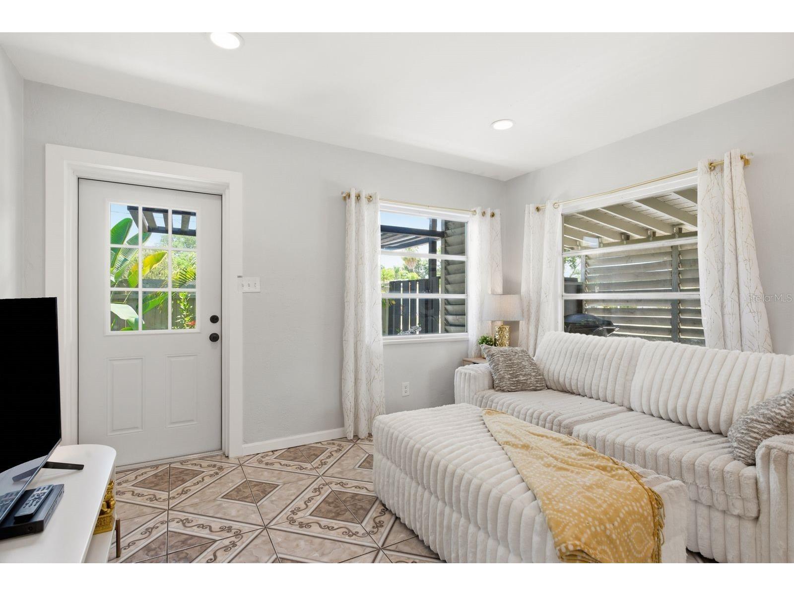 1111 61st Avenue N Saint Petersburg FL 33703 TB8517438 image8