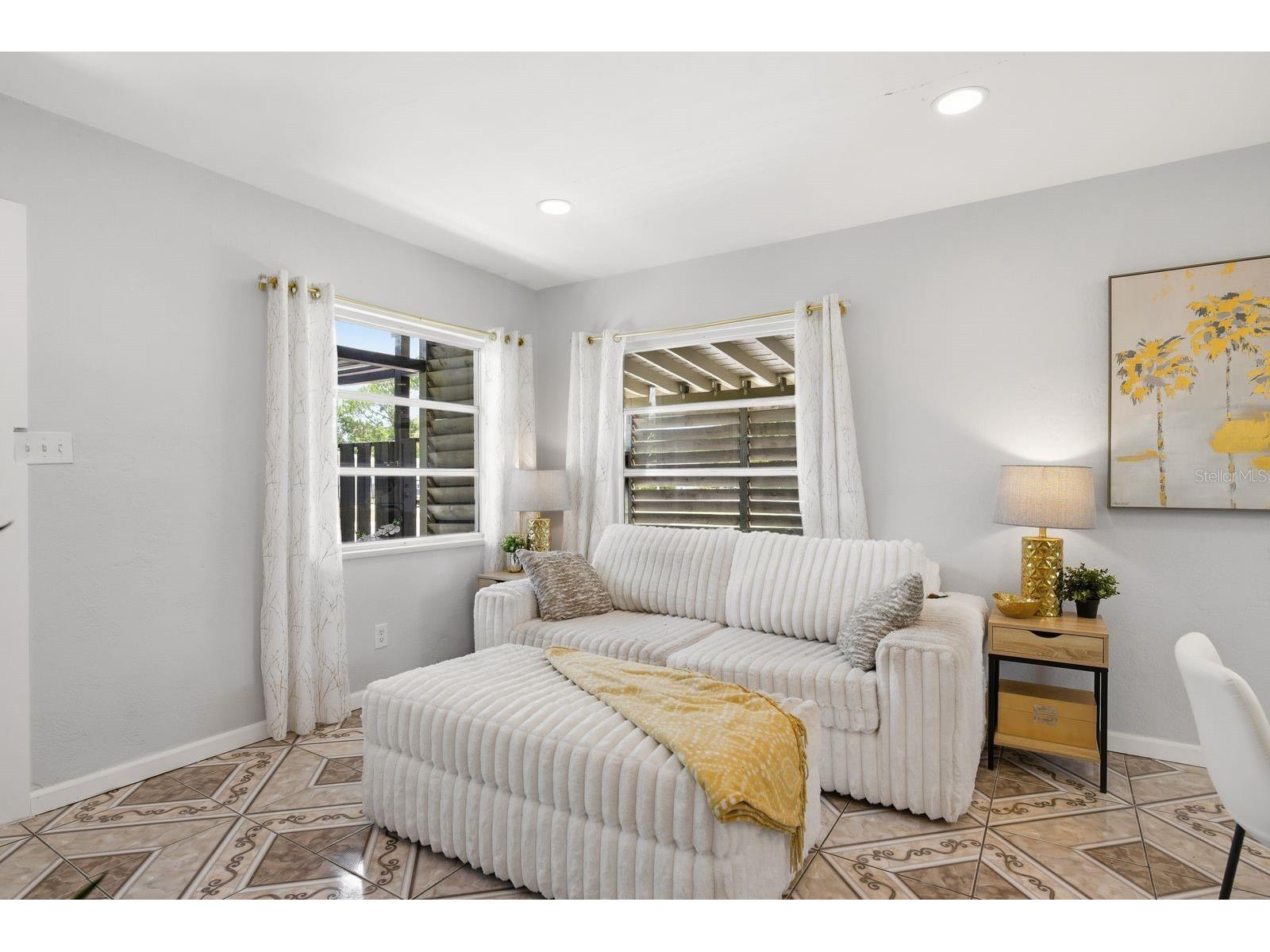 1111 61st Avenue N Saint Petersburg FL 33703 TB8517438 image9