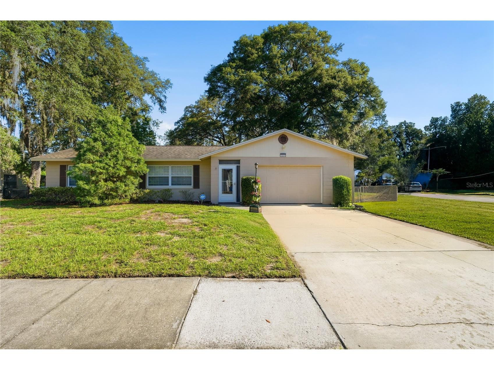1111 Helen Drive Deland FL 32720 V4949154 image1