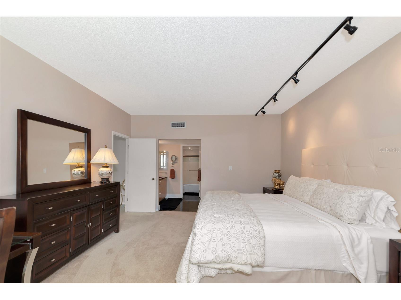 1111 N Gulfstream Ave #1a Avenue #1A Sarasota FL 34236 A4695479 image10