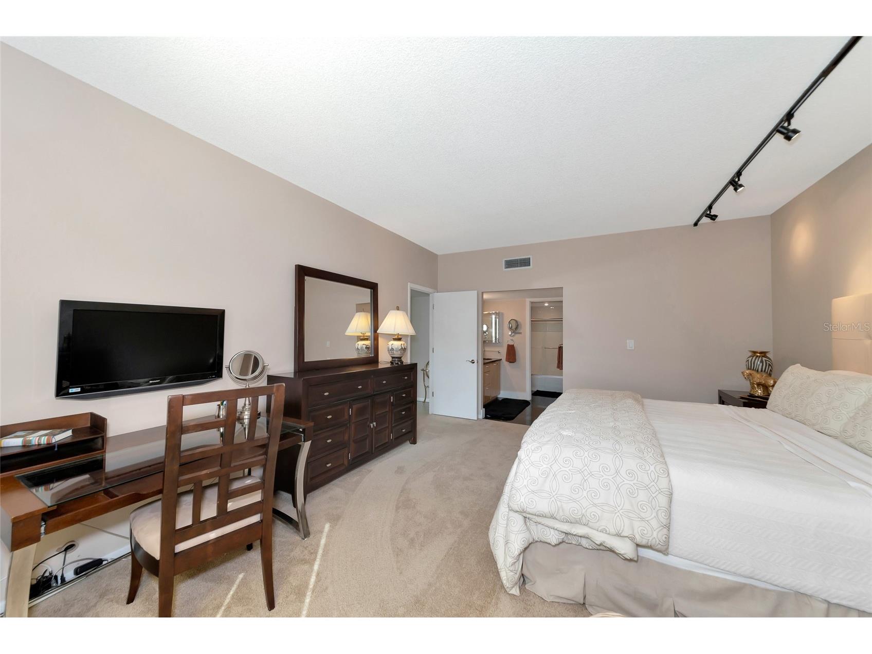 1111 N Gulfstream Ave #1a Avenue #1A Sarasota FL 34236 A4695479 image11