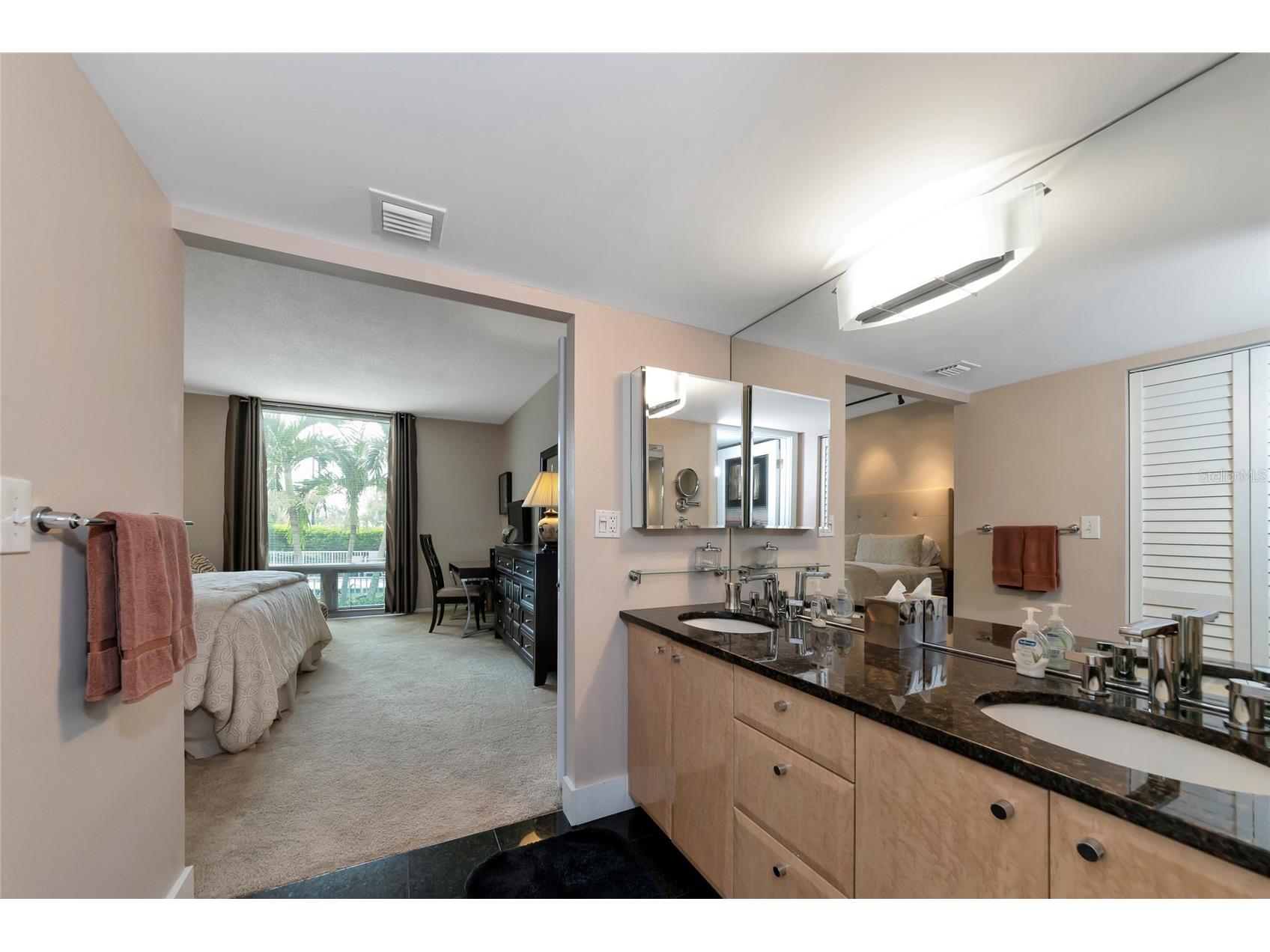 1111 N Gulfstream Ave #1a Avenue #1A Sarasota FL 34236 A4695479 image13