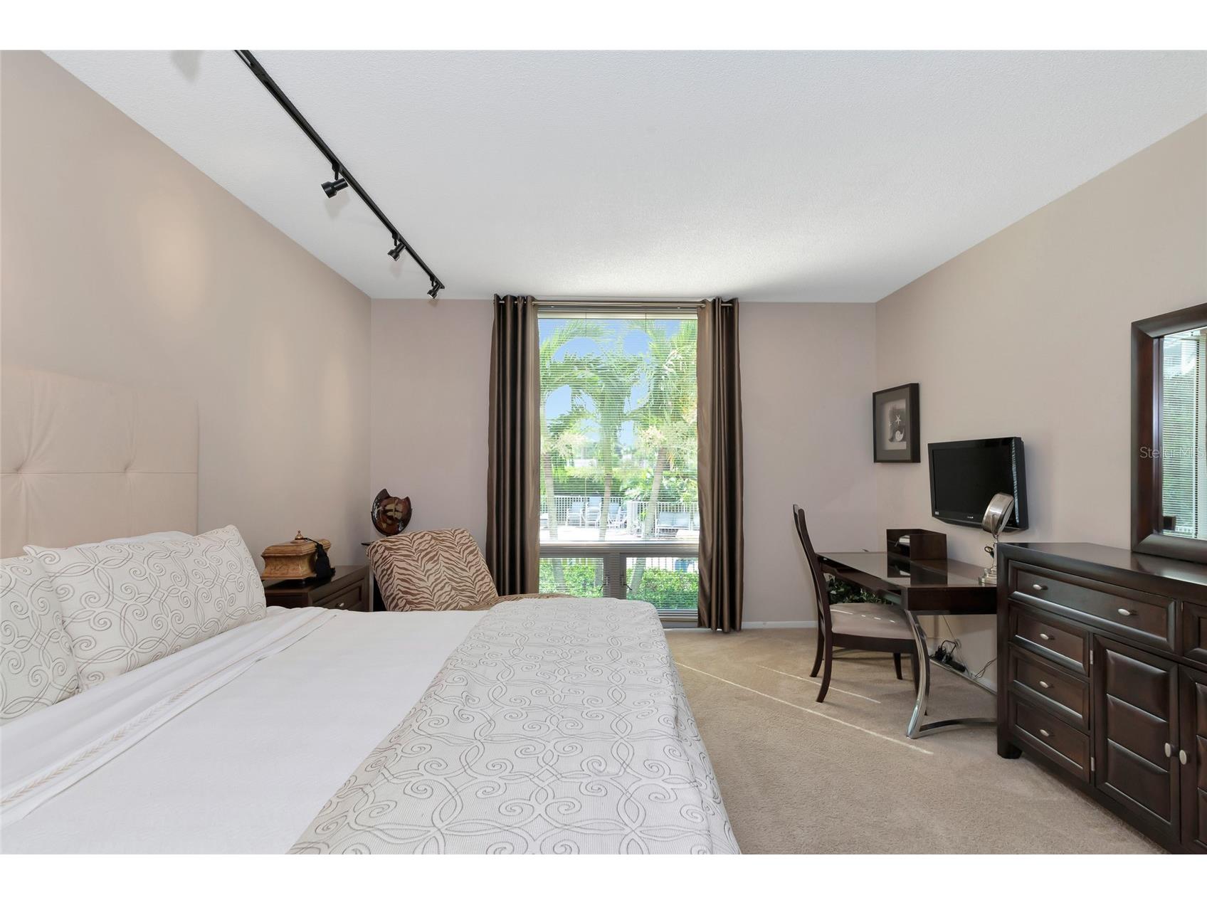 1111 N Gulfstream Ave #1a Avenue #1A Sarasota FL 34236 A4695479 image8