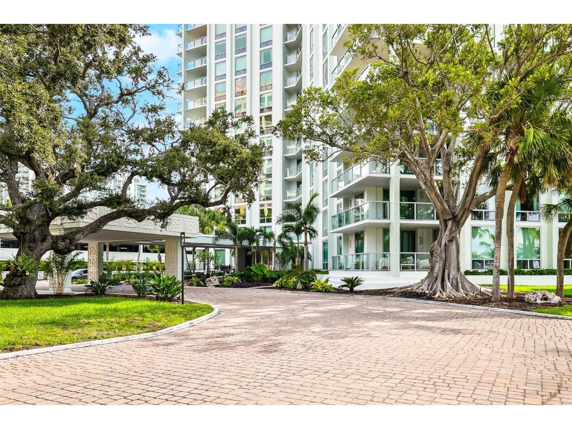 1111 N Gulfstream Avenue #10E Sarasota FL 34236 A4664841 image12