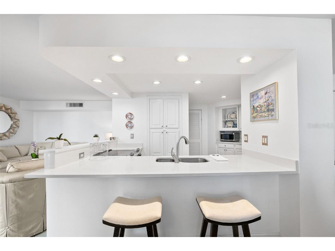 1111 N Gulfstream Avenue #10E Sarasota FL 34236 A4664841 image22