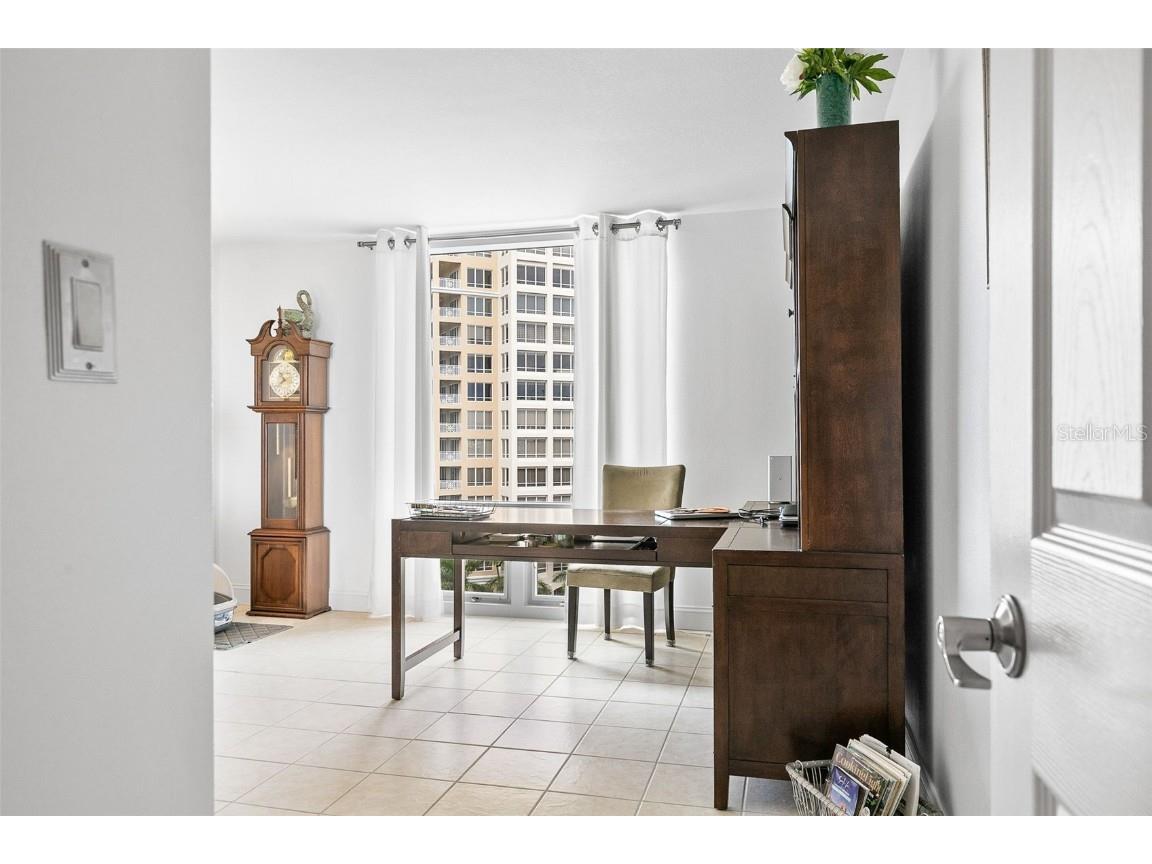 1111 N Gulfstream Avenue #10E Sarasota FL 34236 A4664841 image32