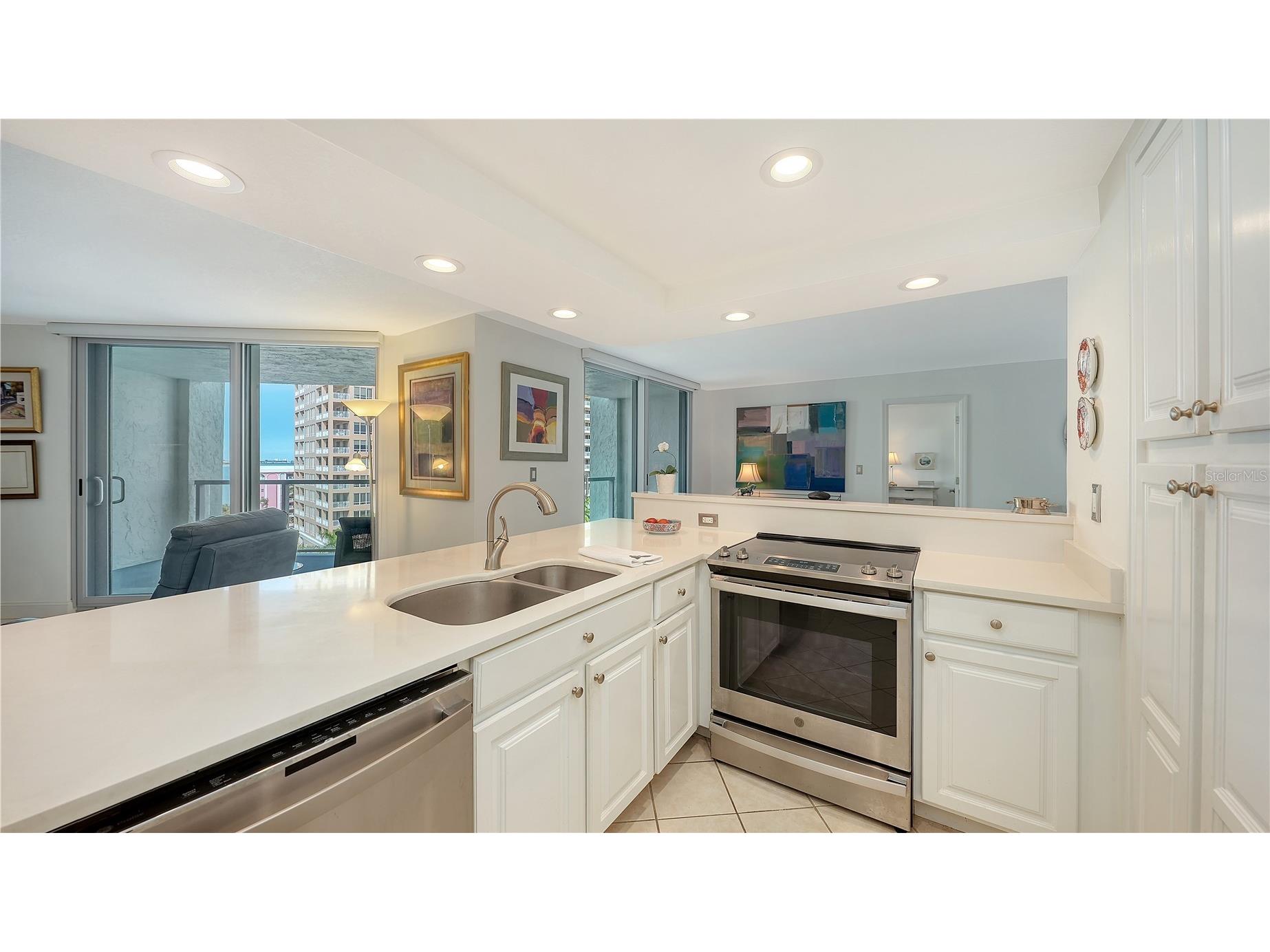1111 N Gulfstream Avenue #10E Sarasota FL 34236 A4686980 image10