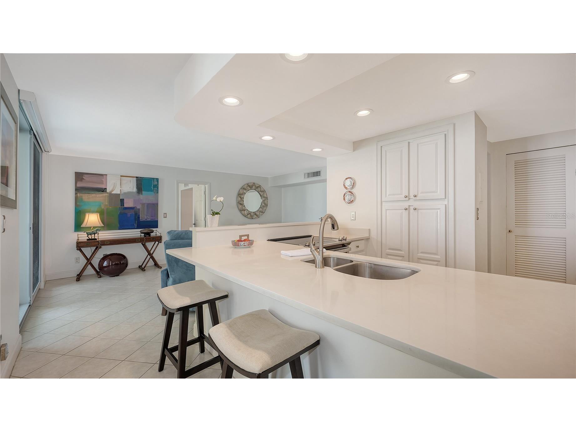 1111 N Gulfstream Avenue #10E Sarasota FL 34236 A4686980 image9