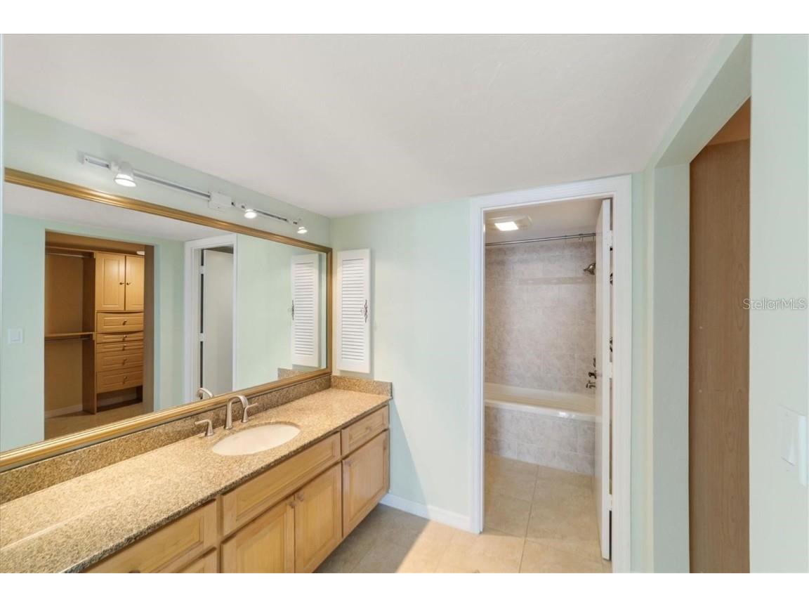 1111 N Gulfstream Avenue #16C Sarasota FL 34236 A4650116 image22