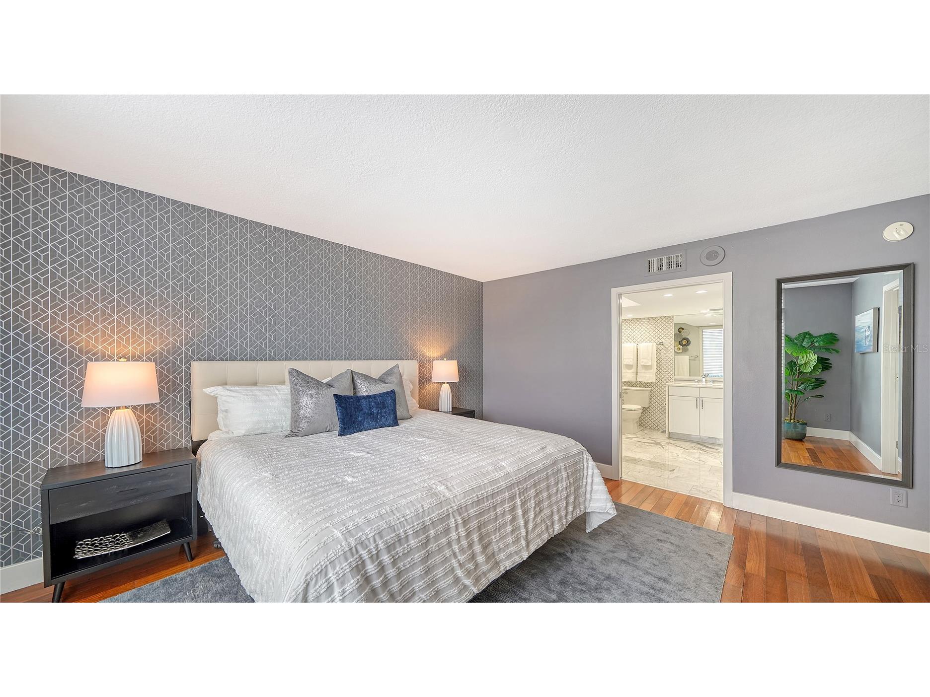 1111 N Gulfstream Avenue #4E Sarasota FL 34236 A4683591 image13