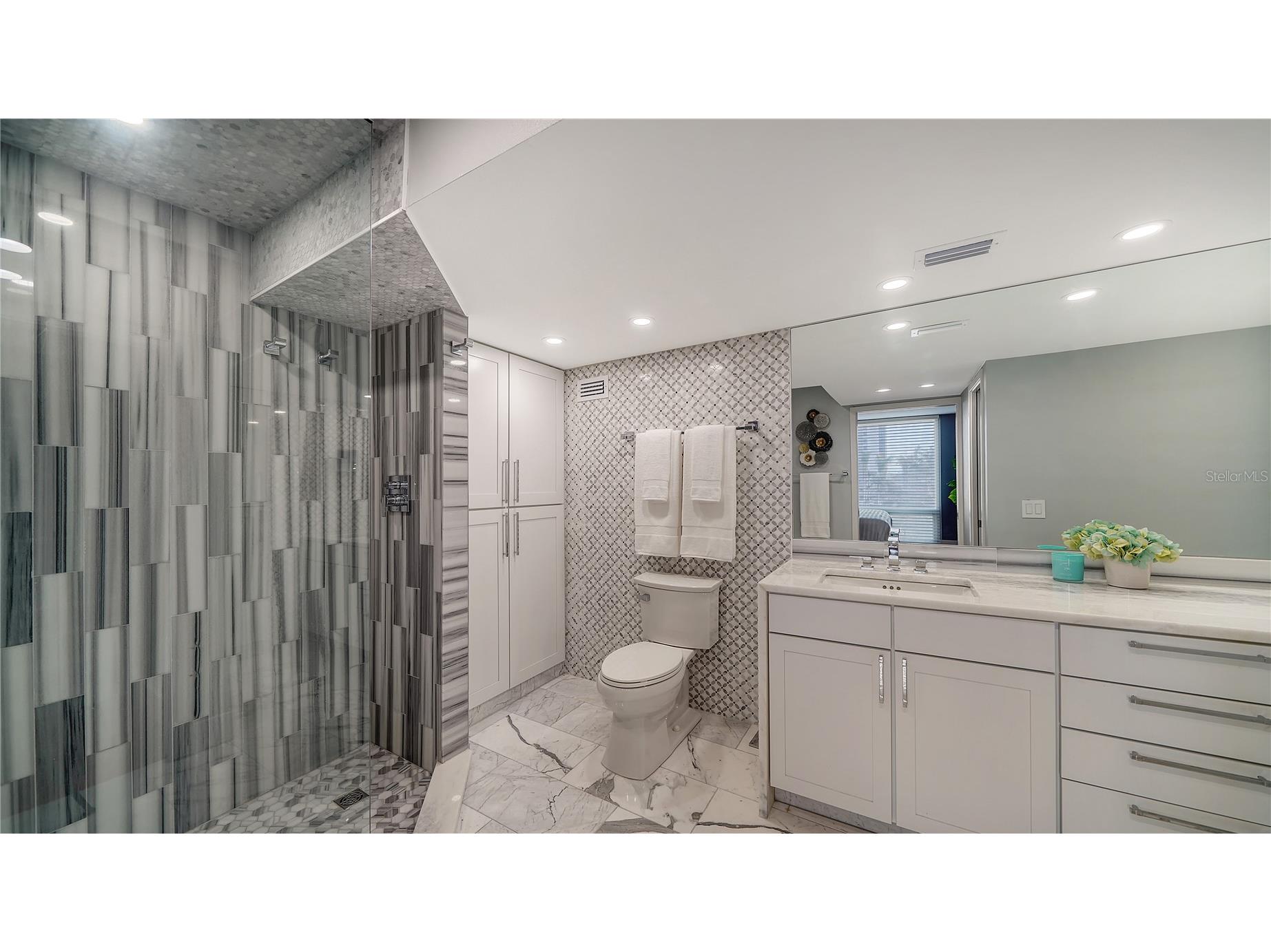 1111 N Gulfstream Avenue #4E Sarasota FL 34236 A4683591 image14