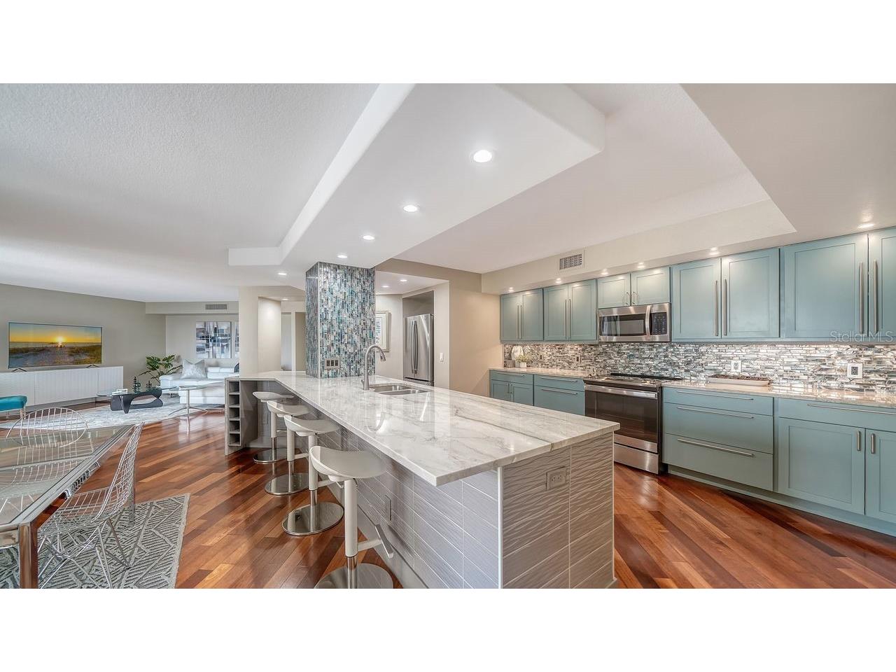 1111 N Gulfstream Avenue #4E Sarasota FL 34236 A4683591 image5