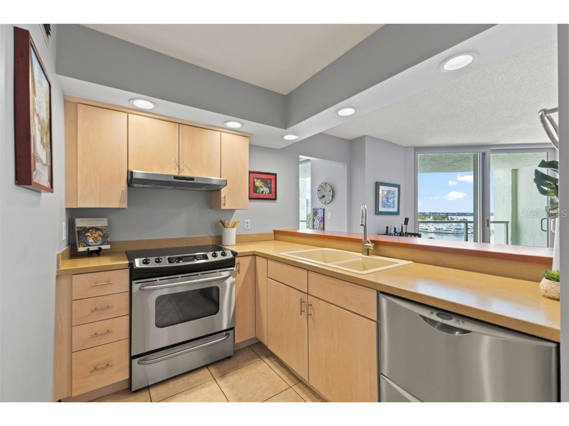 1111 N Gulfstream Avenue #6B Sarasota FL 34236 A4667955 image21