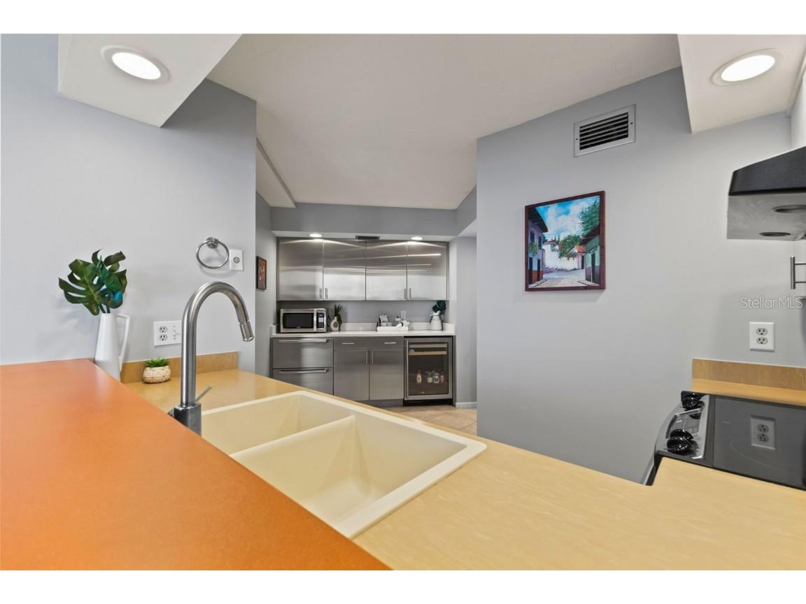 1111 N Gulfstream Avenue #6B Sarasota FL 34236 A4667955 image22