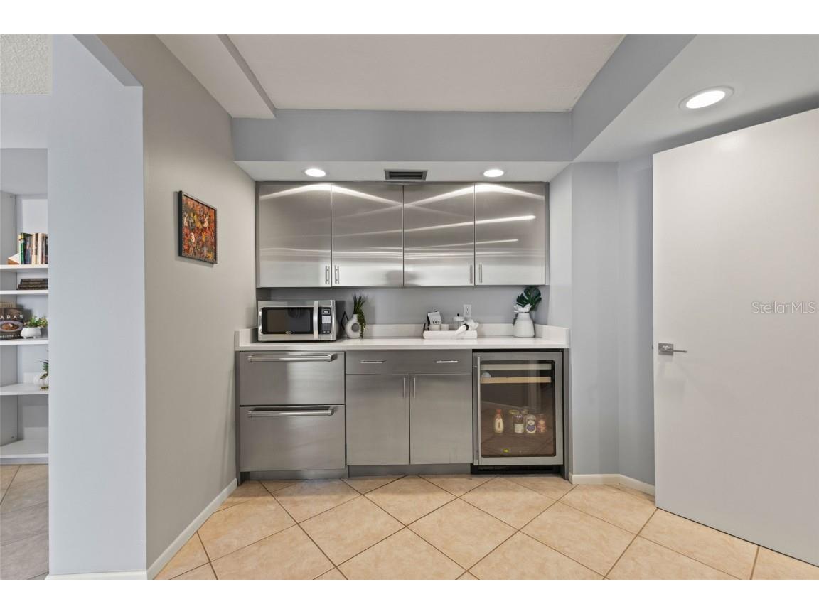 1111 N Gulfstream Avenue #6B Sarasota FL 34236 A4667955 image24