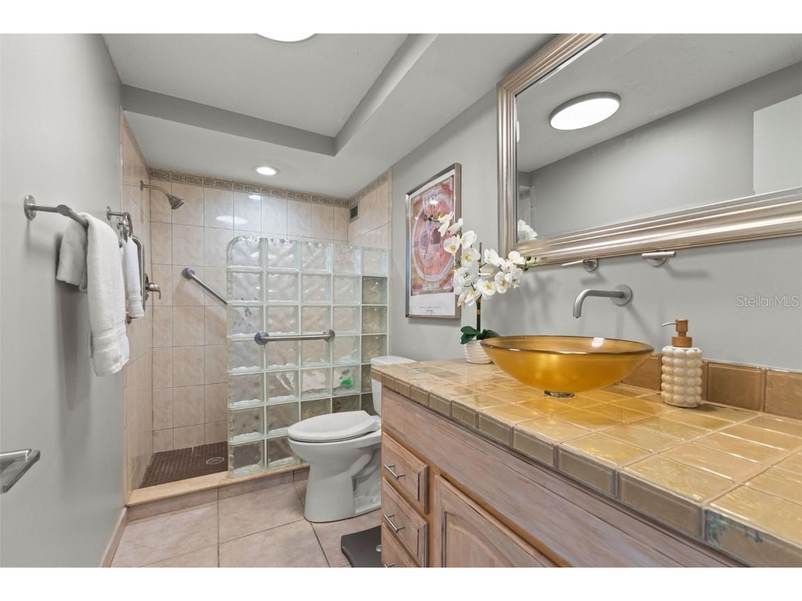 1111 N Gulfstream Avenue #6B Sarasota FL 34236 A4667955 image32