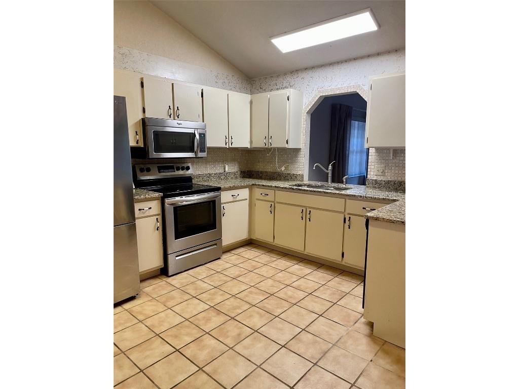 1112 NE 130th Terrace Silver Springs FL 34488 - LAKE WALDENA OM703912 image24