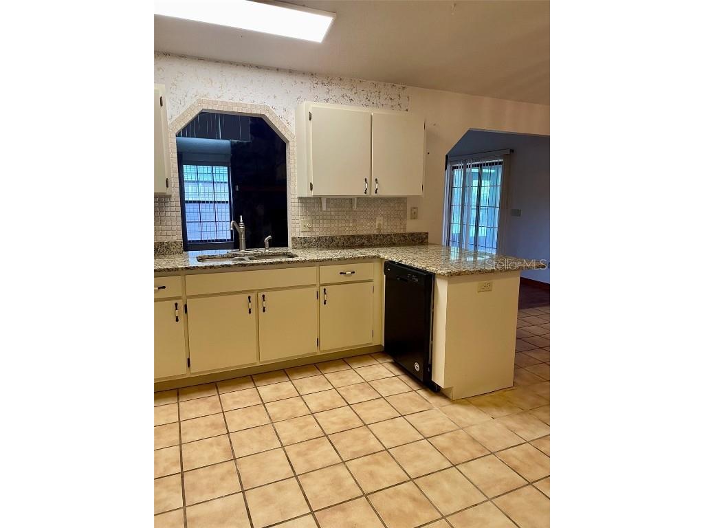 1112 NE 130th Terrace Silver Springs FL 34488 - LAKE WALDENA OM703912 image25