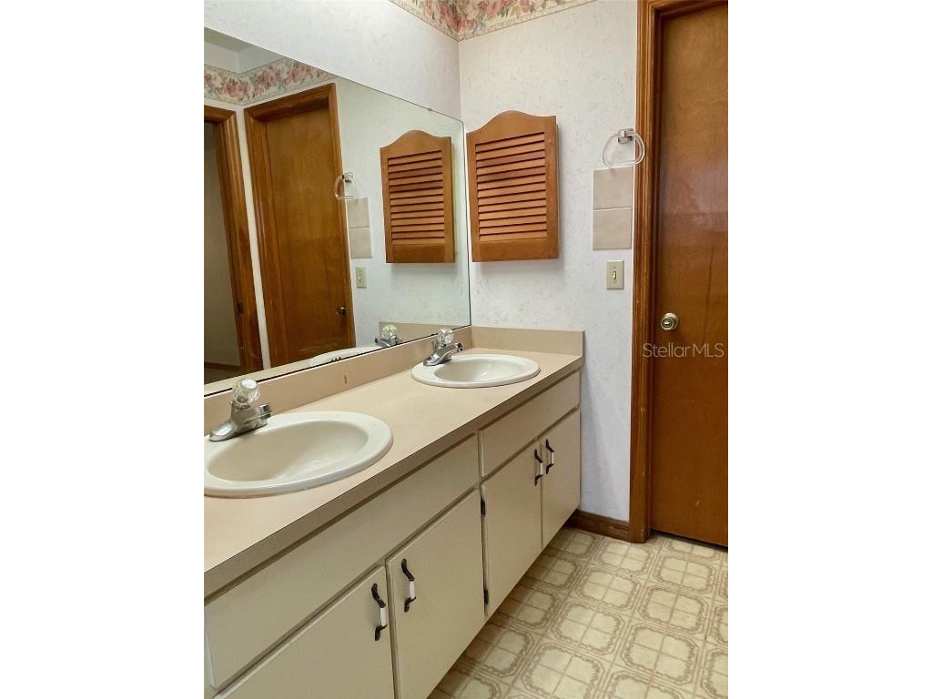 1112 NE 130th Terrace Silver Springs FL 34488 - LAKE WALDENA OM703912 image37