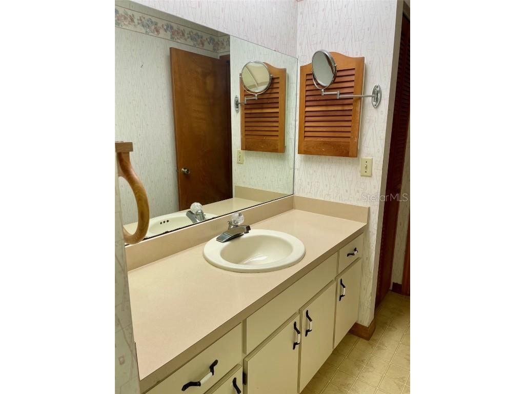 1112 NE 130th Terrace Silver Springs FL 34488 - LAKE WALDENA OM703912 image38