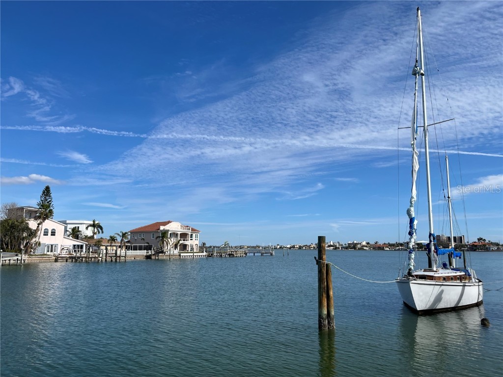11125 4th Street E Treasure Island FL 33706 A4633652 image1