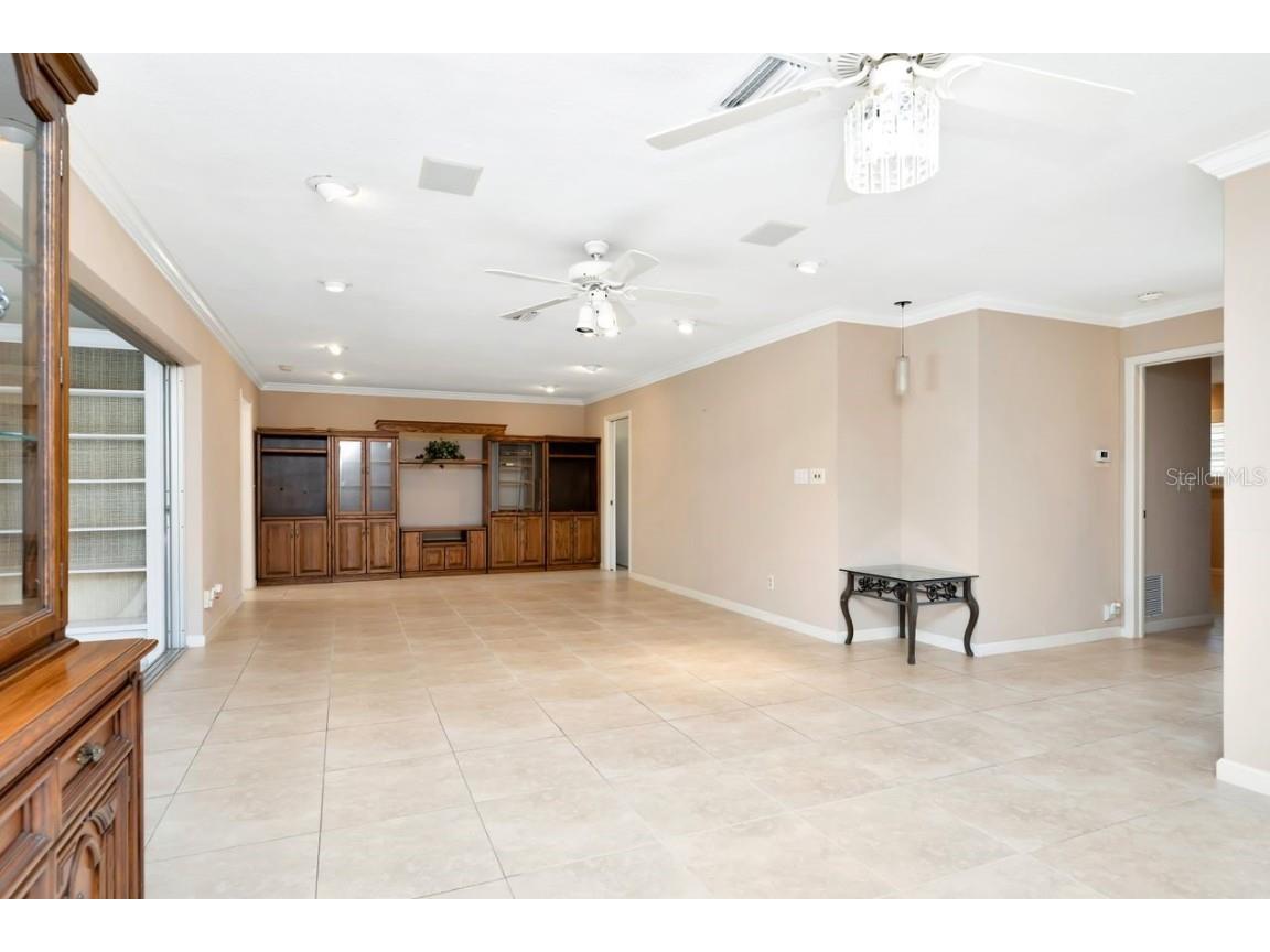 1113 45th Avenue NE Saint Petersburg FL 33703 TB8427296 image10