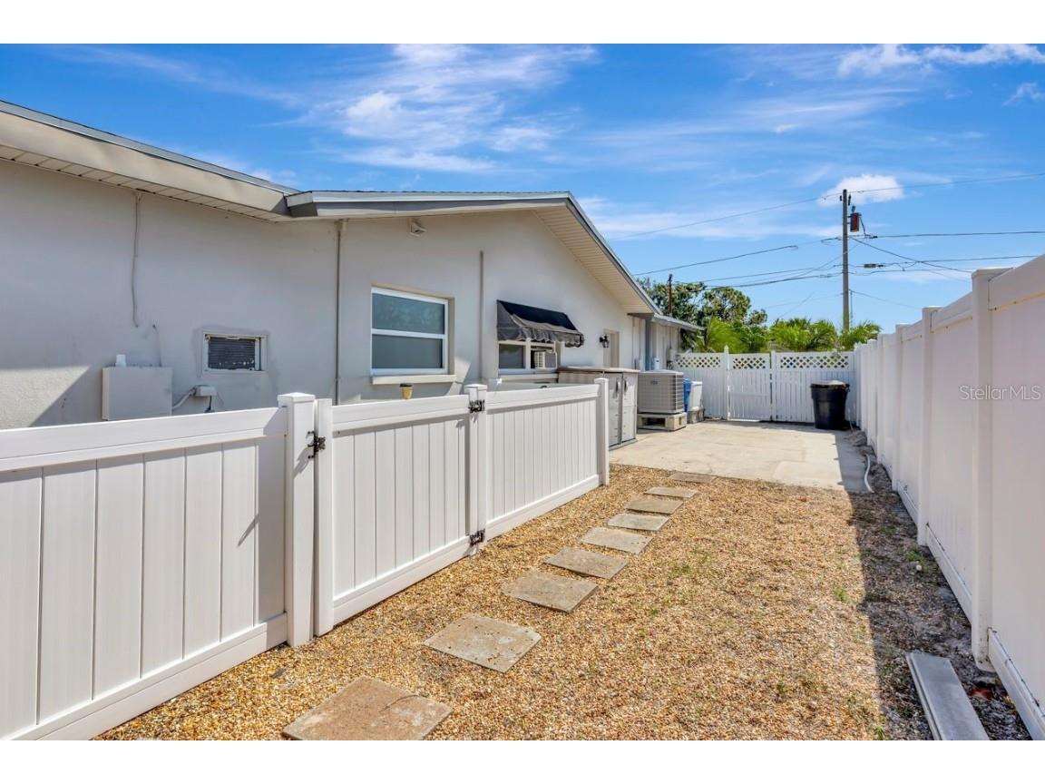 1113 45th Avenue NE Saint Petersburg FL 33703 TB8427296 image47