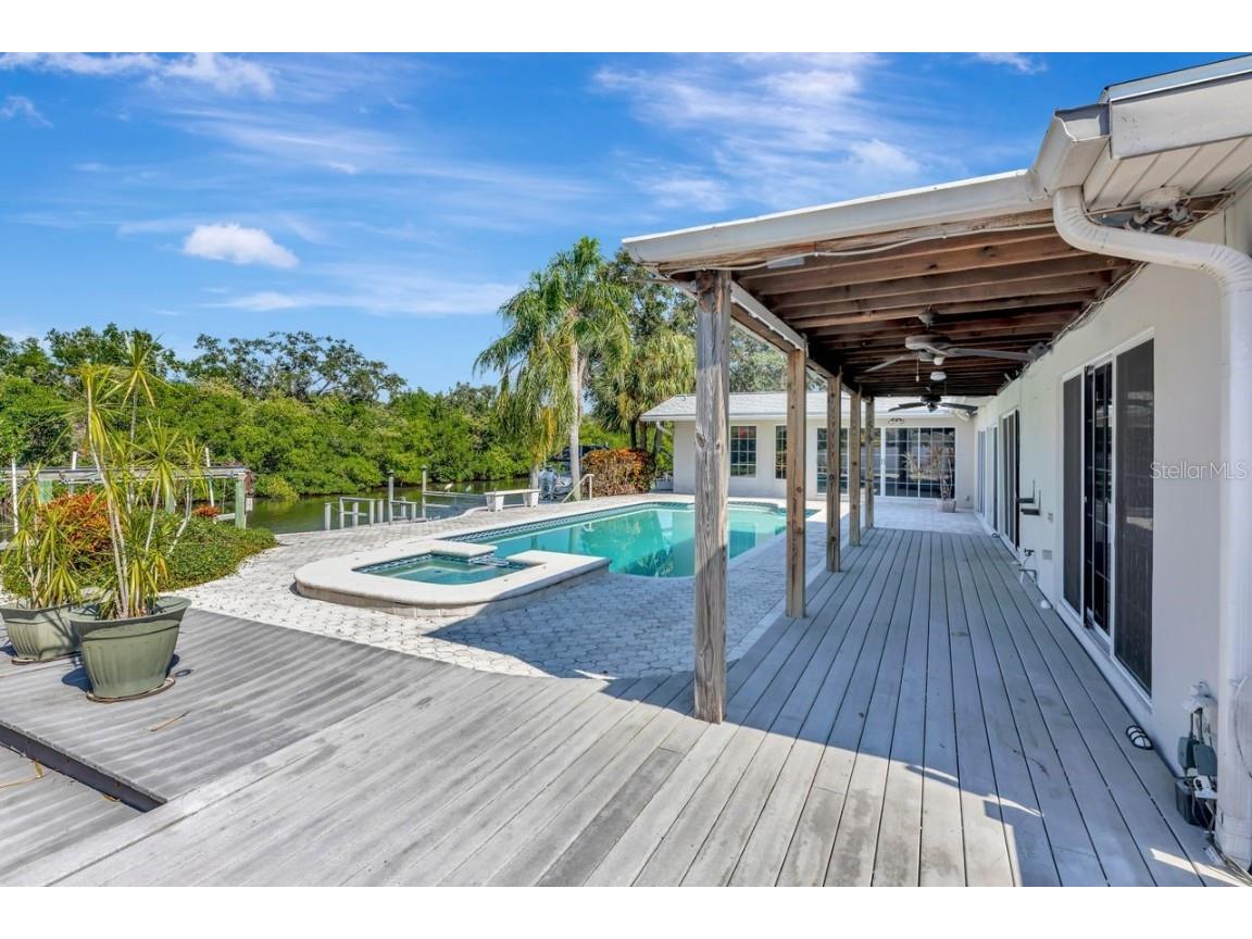 1113 45th Avenue NE Saint Petersburg FL 33703 TB8427296 image48