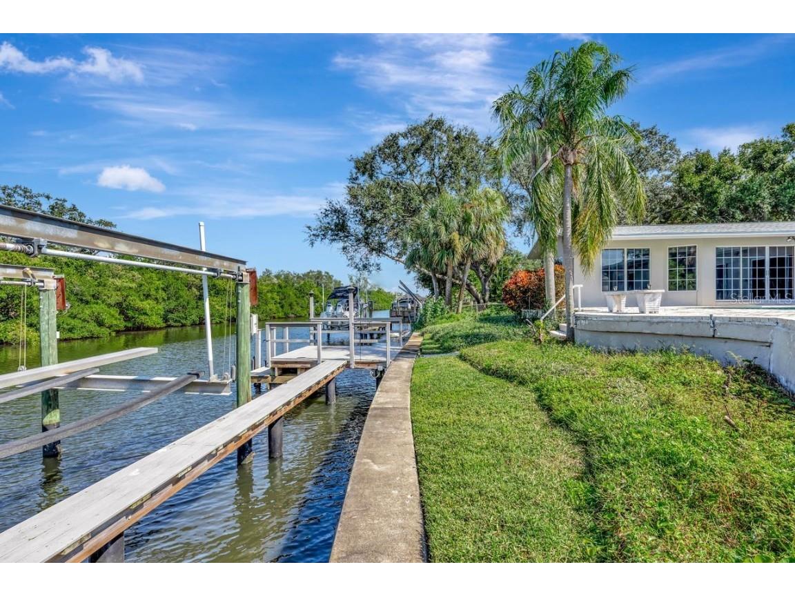 1113 45th Avenue NE Saint Petersburg FL 33703 TB8427296 image57