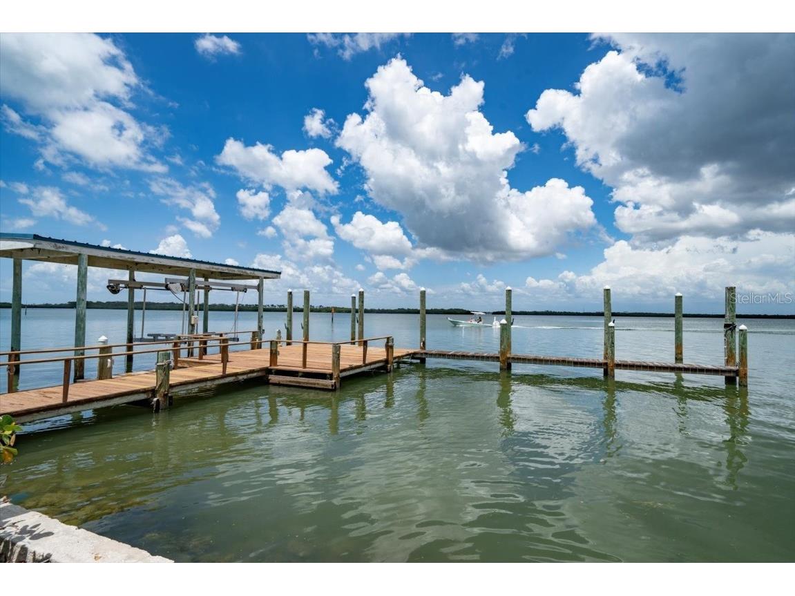 1114 Mandalay Point Clearwater Beach FL 33767 - CLEARWATER HARBOR/GULF OF MEXI TB8395604 image7