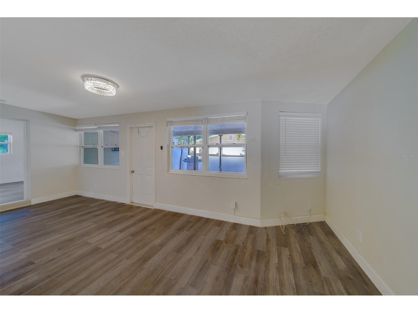 11146 51st Avenue N Saint Petersburg FL 33708 TB8462146 image27